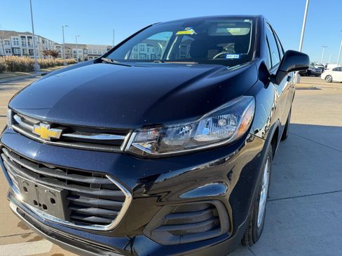 Certified 2022 Chevrolet Trax LS w/ Tint and Cruise Package image 13