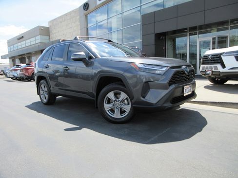 Used 2024 Toyota RAV4 XLE AWD/4WD image 14