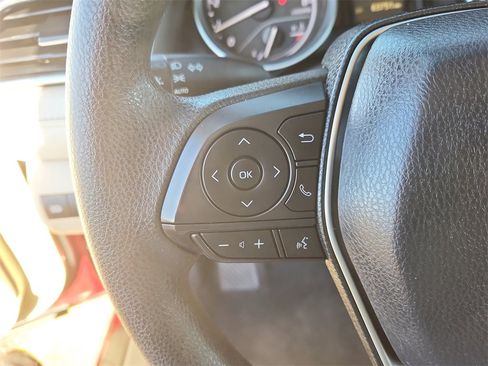 Used 2018 Toyota Camry LE image 21