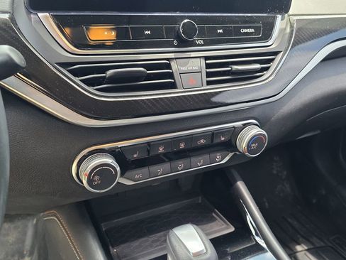 Used 2023 Nissan Altima 2.5 SR w/ SR Premium Package FWD image 8