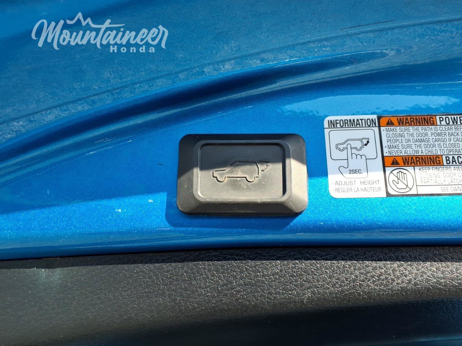 Used 2017 Toyota RAV4 XLE AWD/4WD image 22