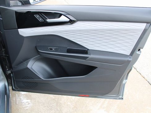 Certified 2022 Volkswagen Taos S image 23