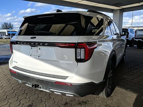 Used 2025 Ford Explorer Active w/ Active Comfort Package image 5