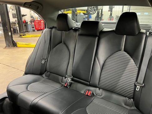 Used 2020 Toyota Camry SE image 11