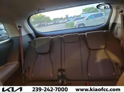 Used 2025 Kia Carnival LX FWD image 15