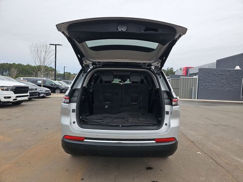 Used 2023 Jeep Grand Cherokee L Limited image 17