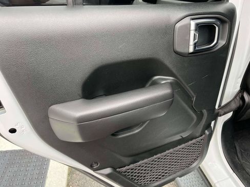 Used 2018 Jeep Wrangler Unlimited Sport S AWD/4WD image 15