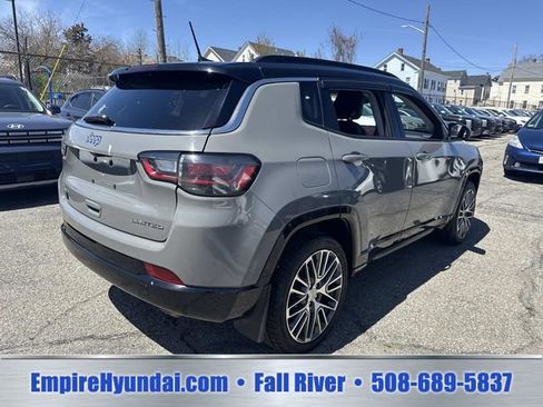 Used 2022 Jeep Compass Limited w/ Elite Group AWD/4WD image 8