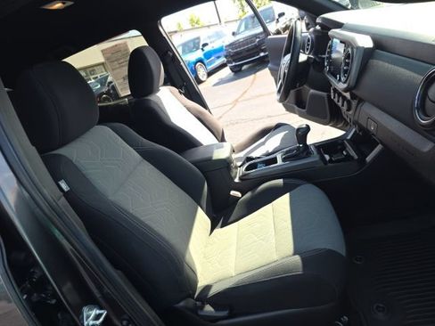 Used 2021 Toyota Tacoma TRD Sport AWD/4WD image 30