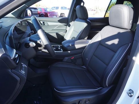 Used 2025 Buick Enclave Preferred image 14