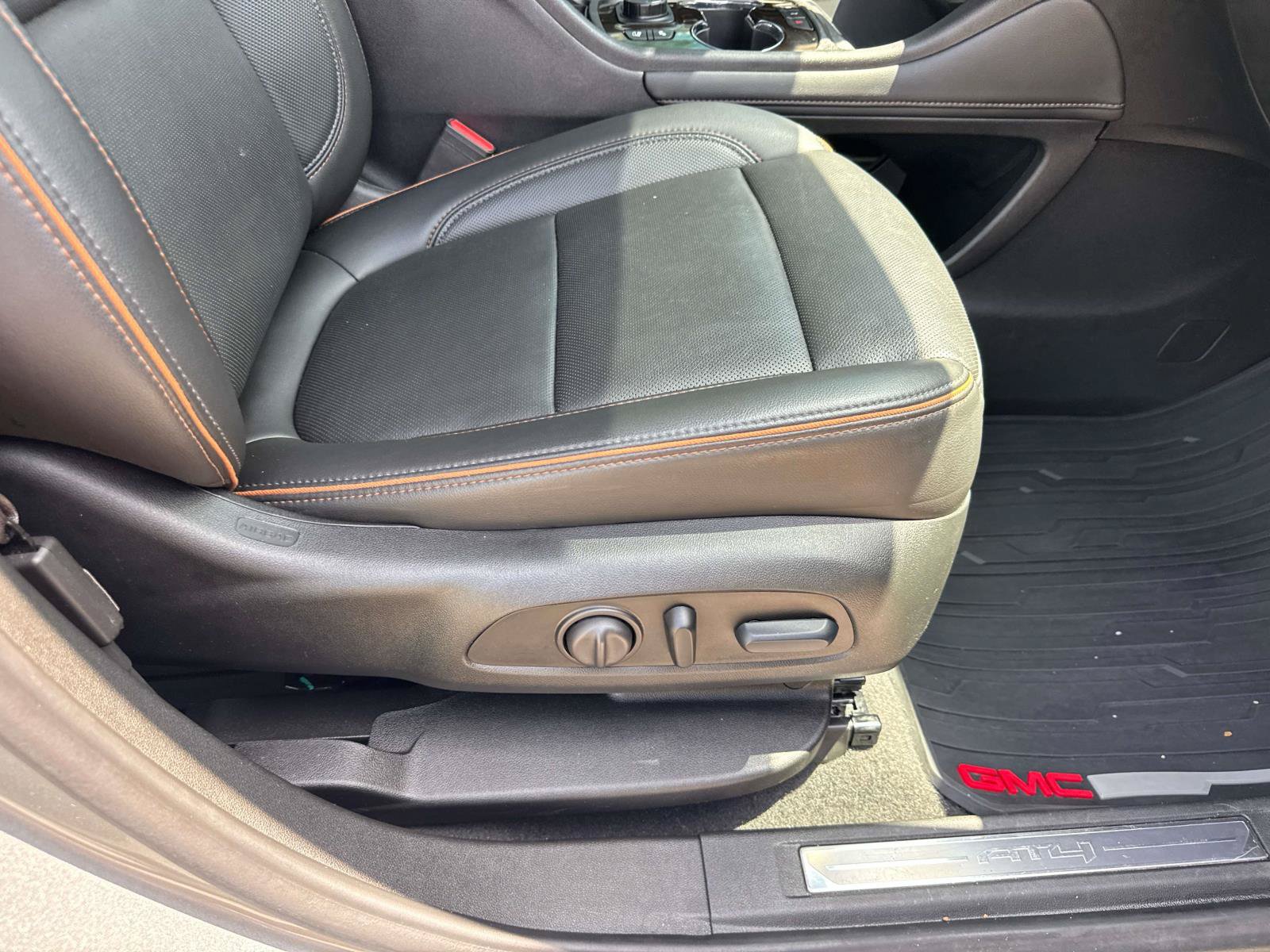 Used 2023 GMC Acadia AT4 w/ Technology Package AWD/4WD image 13