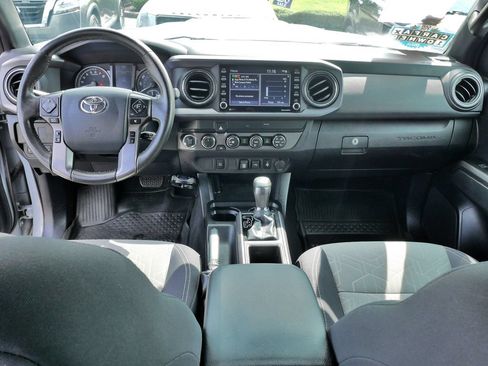 Used 2020 Toyota Tacoma TRD Sport AWD/4WD image 17