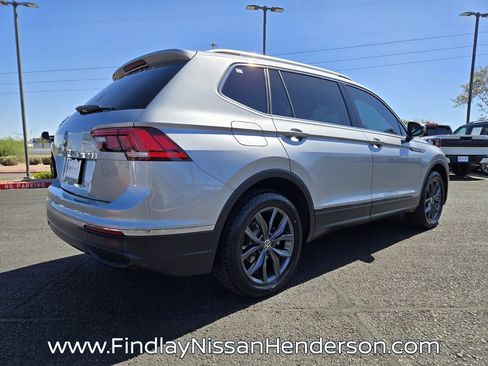 Used 2023 Volkswagen Tiguan SE w/ Panoramic Sunroof Package FWD image 6