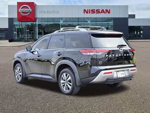 Used 2024 Nissan Pathfinder SL FWD image 6