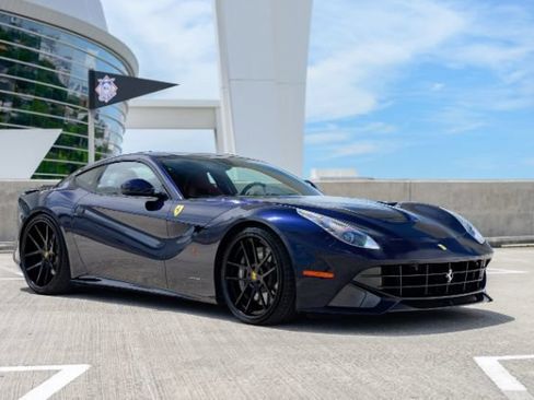 Used 2013 Ferrari F12 Berlinetta RWD image 9
