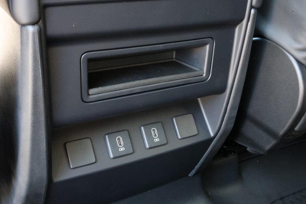 New 2026 Land Rover Defender 110 X-Dynamic SE AWD/4WD image 32