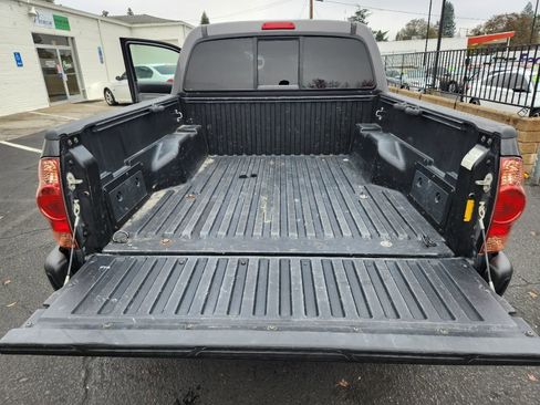 Used 2015 Toyota Tacoma PreRunner image 9