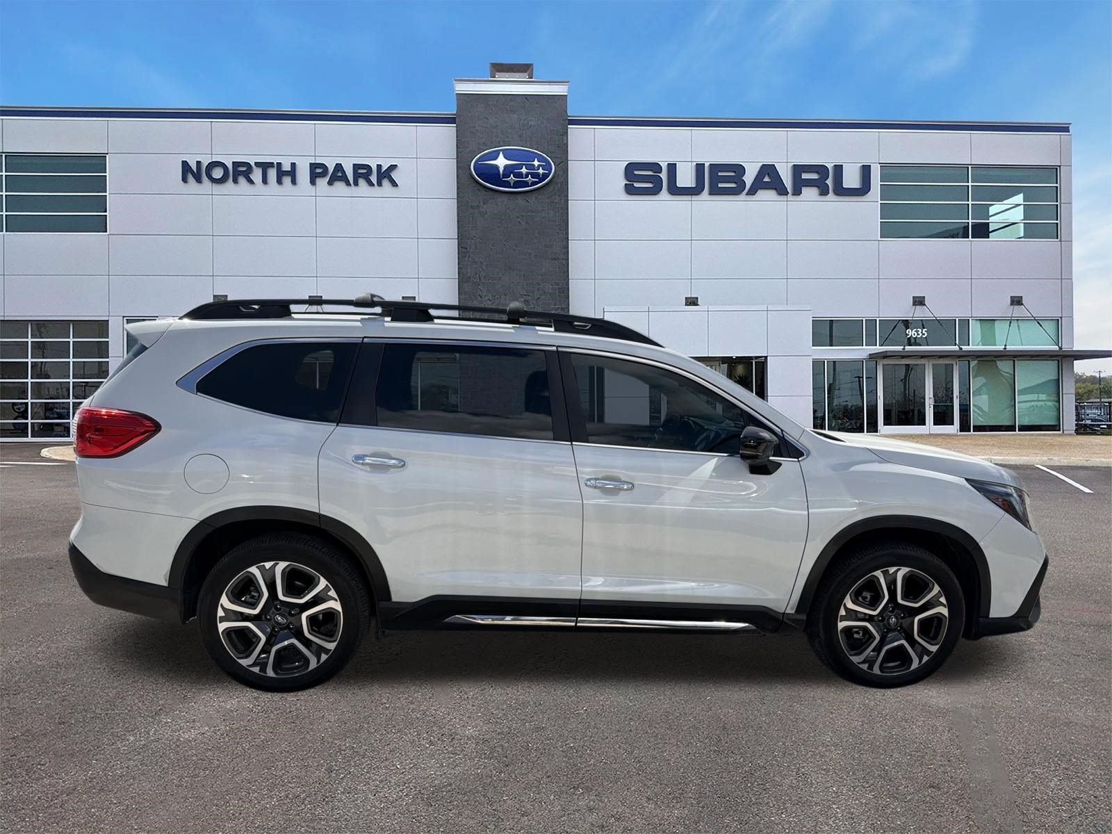 Used 2024 Subaru Ascent Touring AWD/4WD image 2
