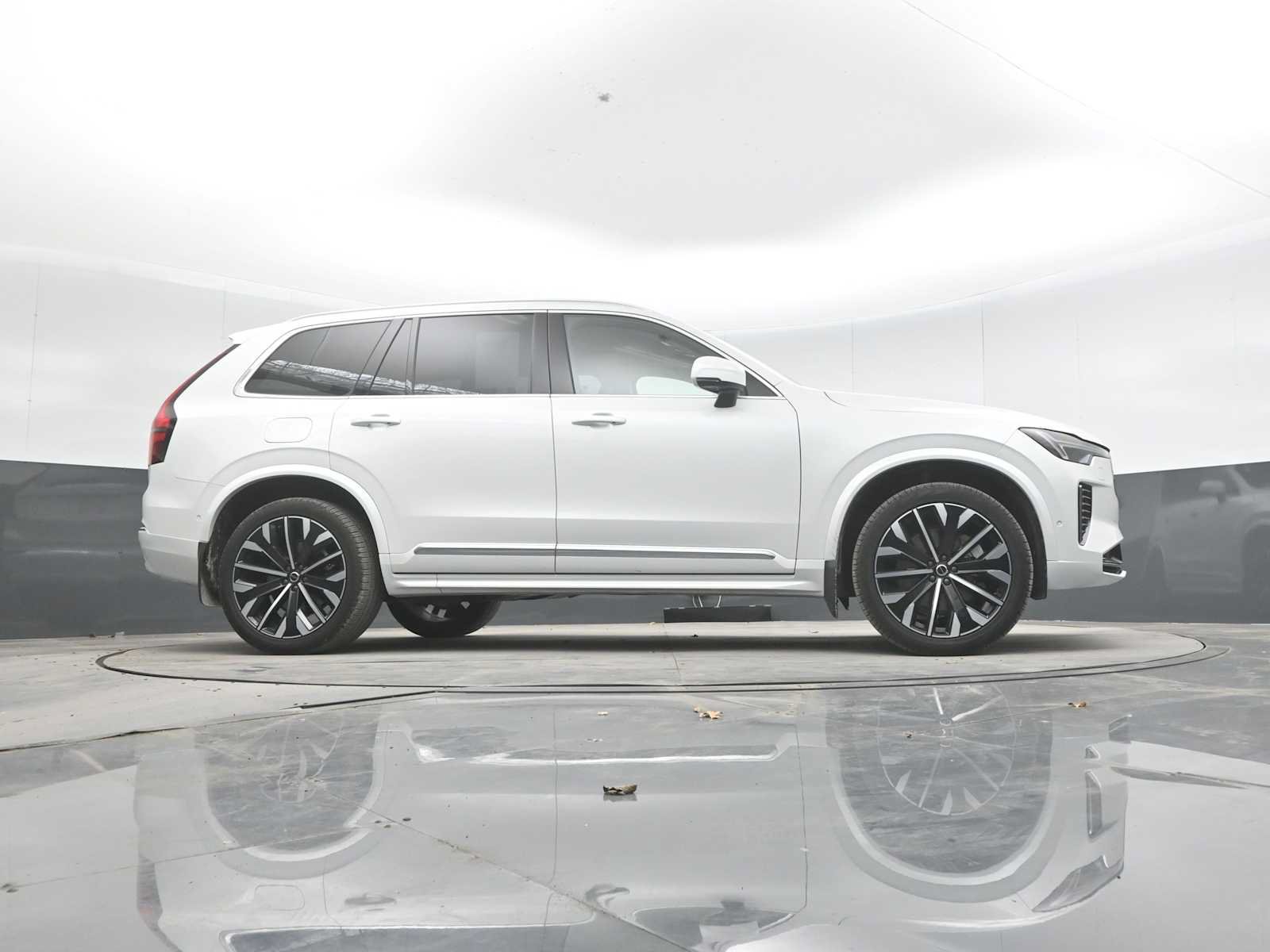 Used 2026 Volvo XC90 B6 Ultra w/ Protection Package AWD/4WD image 30