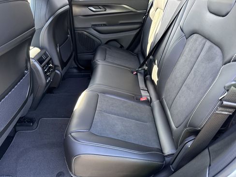 New 2025 Jeep Grand Cherokee Altitude image 21