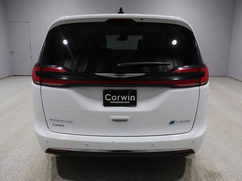 Certified 2024 Chrysler Pacifica Select image 4