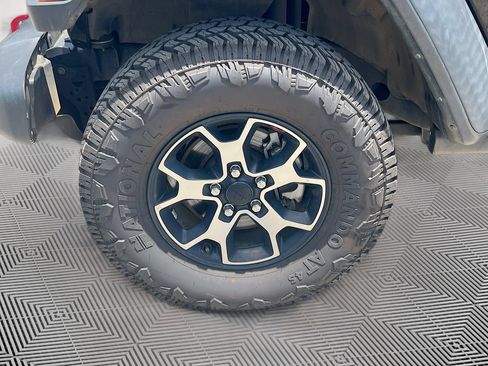 Used 2022 Jeep Wrangler Unlimited Rubicon w/ Cold Weather Group AWD/4WD image 35