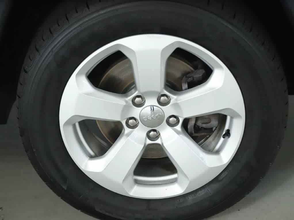 Used 2018 Jeep Compass Latitude FWD image 8