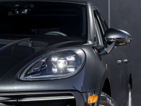 Certified 2026 Porsche Macan AWD/4WD image 16