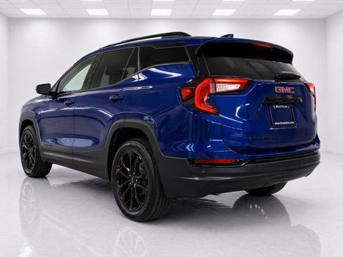 Used 2022 GMC Terrain SLT w/ Infotainment Package II AWD/4WD image 8