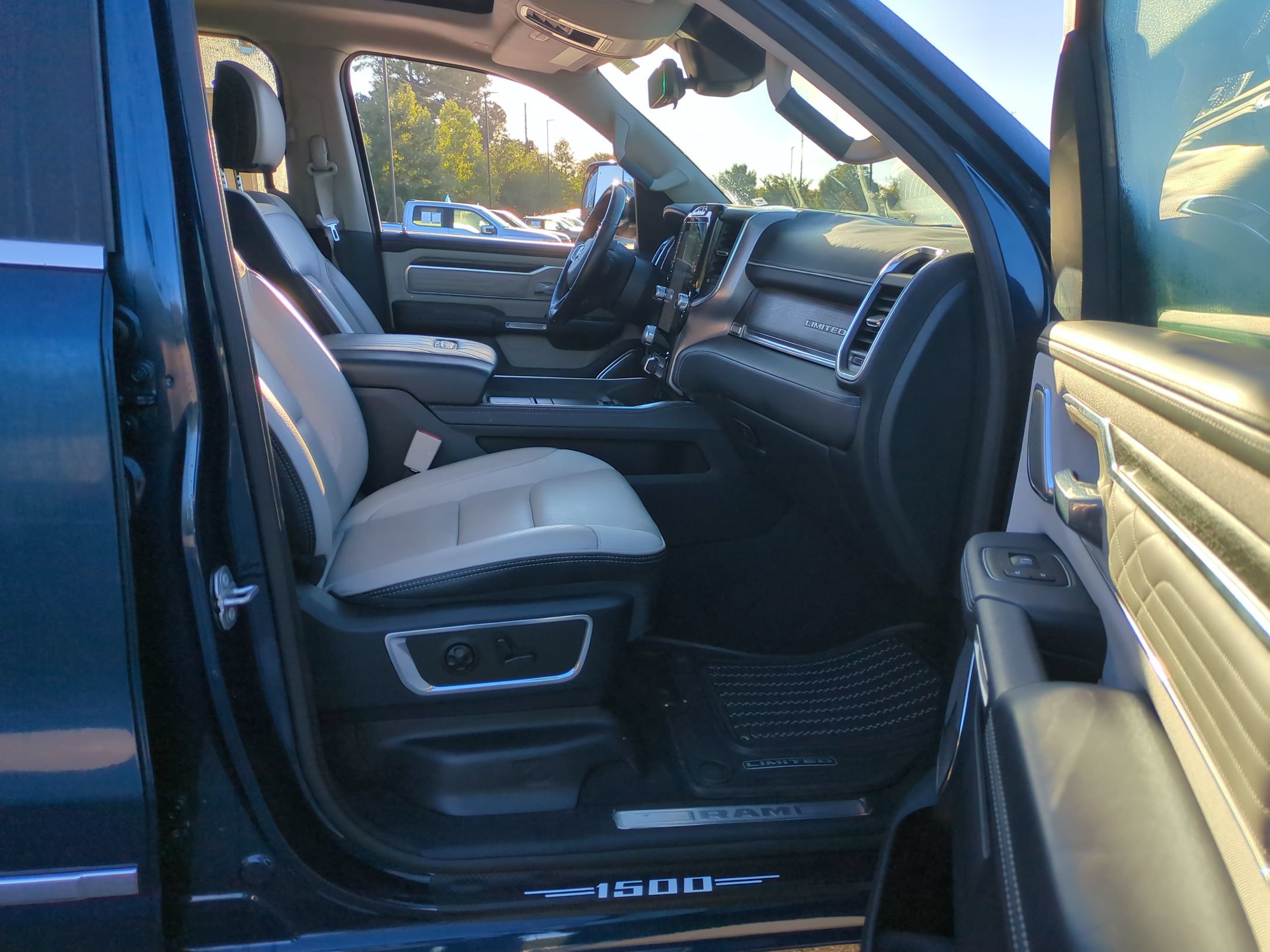Used 2022 RAM 1500 Limited AWD/4WD image 38