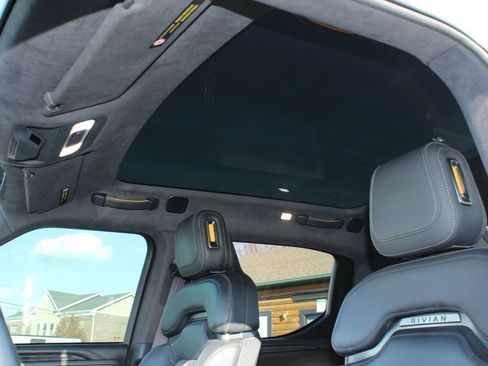 Used 2022 Rivian R1T Adventure image 27