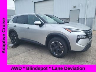 Used 2024 Nissan Rogue SV image 1