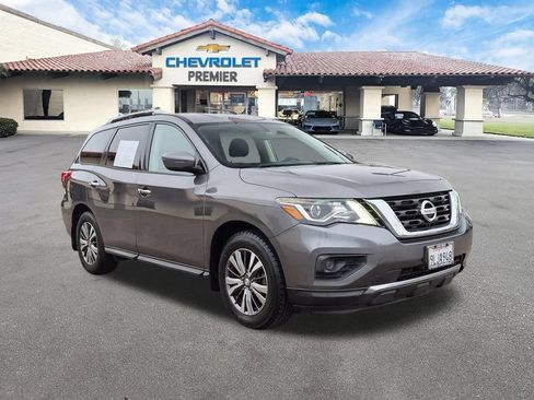 Used 2019 Nissan Pathfinder S FWD image 2