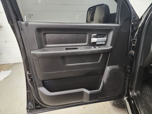 Used 2019 RAM 3500 Tradesman w/ Chrome Appearance Group image 9