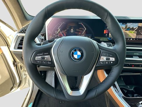 New 2026 BMW X5 xDrive50e w/ Premium Package AWD/4WD image 8