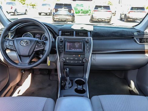 Used 2016 Toyota Camry LE FWD image 12