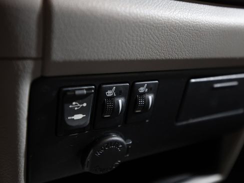 Used 2017 Toyota Sienna XLE image 16