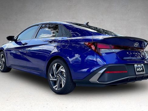 Used 2025 Hyundai Elantra Sport FWD image 4