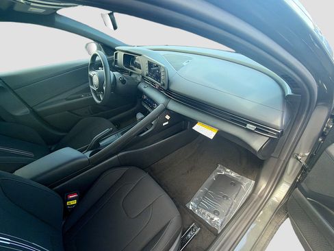 New 2026 Hyundai Elantra Sport FWD image 21