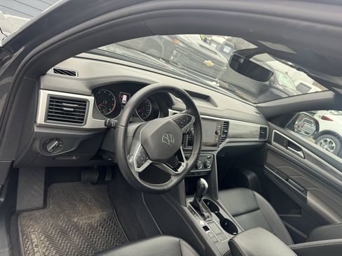 Used 2021 Volkswagen Atlas Cross Sport SE w/ Panoramic Sunroof Package image 19