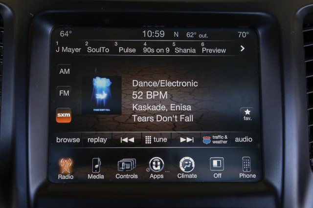 Used 2018 Jeep Cherokee Latitude Plus w/ Comfort/Convenience Group FWD image 14