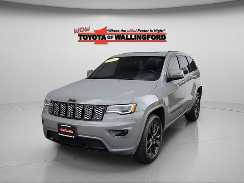 Used 2022 Jeep Grand Cherokee Laredo X AWD/4WD image 1
