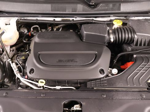Used 2024 Chrysler Pacifica Touring-L w/ Uconnect Theater Family Group FWD image 22