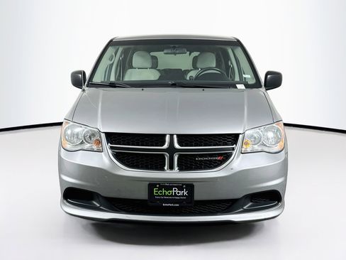 Used 2016 Dodge Grand Caravan SE w/ Quick Order Package 29E SE FWD image 2