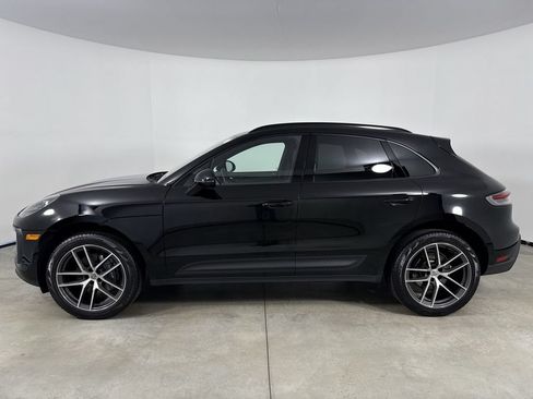 Certified 2024 Porsche Macan AWD/4WD image 2