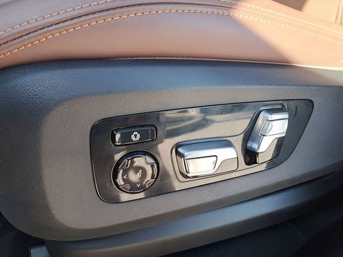 Used 2025 BMW X5 xDrive50e image 17