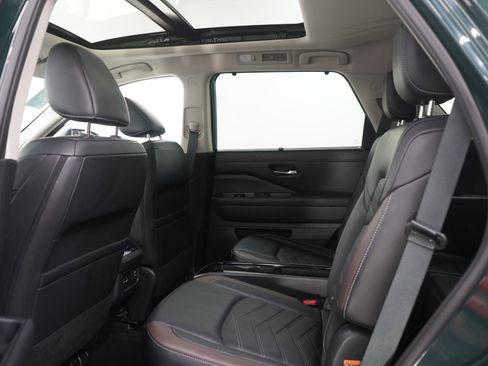 Used 2024 Nissan Pathfinder Platinum AWD/4WD image 16