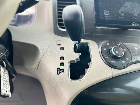 Used 2014 Toyota Sienna L image 31