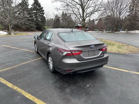 Used 2022 Toyota Camry LE image 5