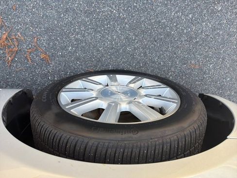 Used 2010 Lincoln MKZ image 12